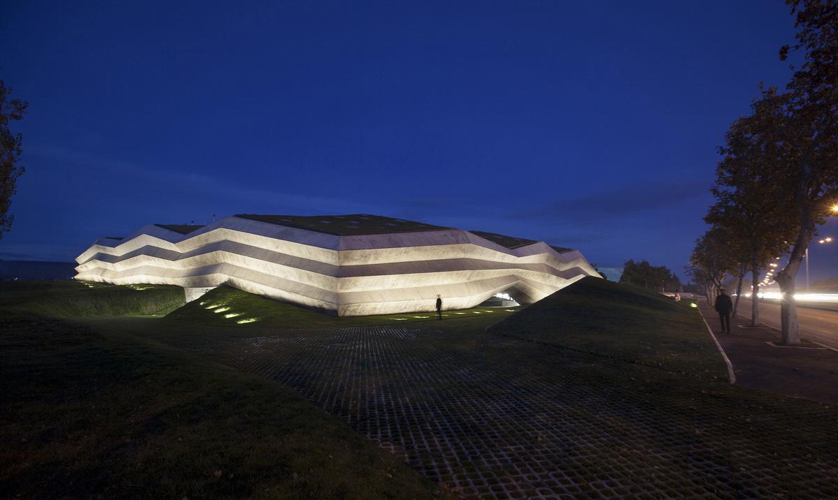光影咖啡工厂，格鲁吉亚 ／Khmaladze Architects
