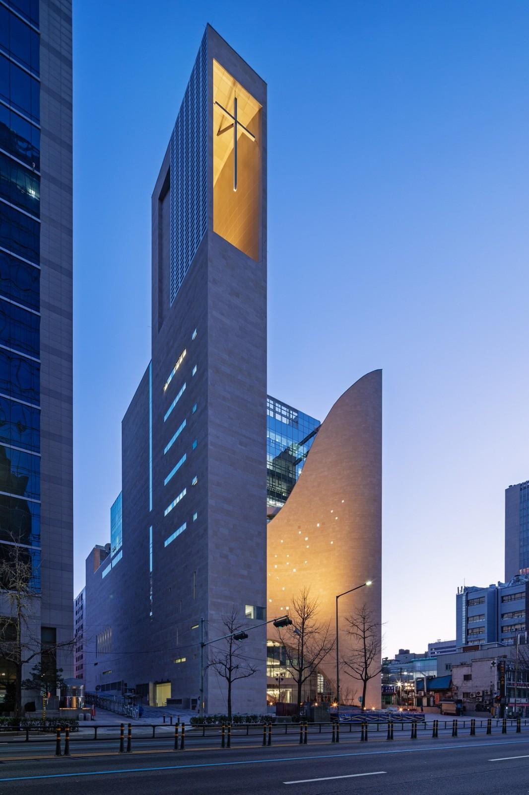 Saemoonan 弧形教堂，爱上帝也爱邻里街坊 / Seoinn Design Group + Lee Eunseok