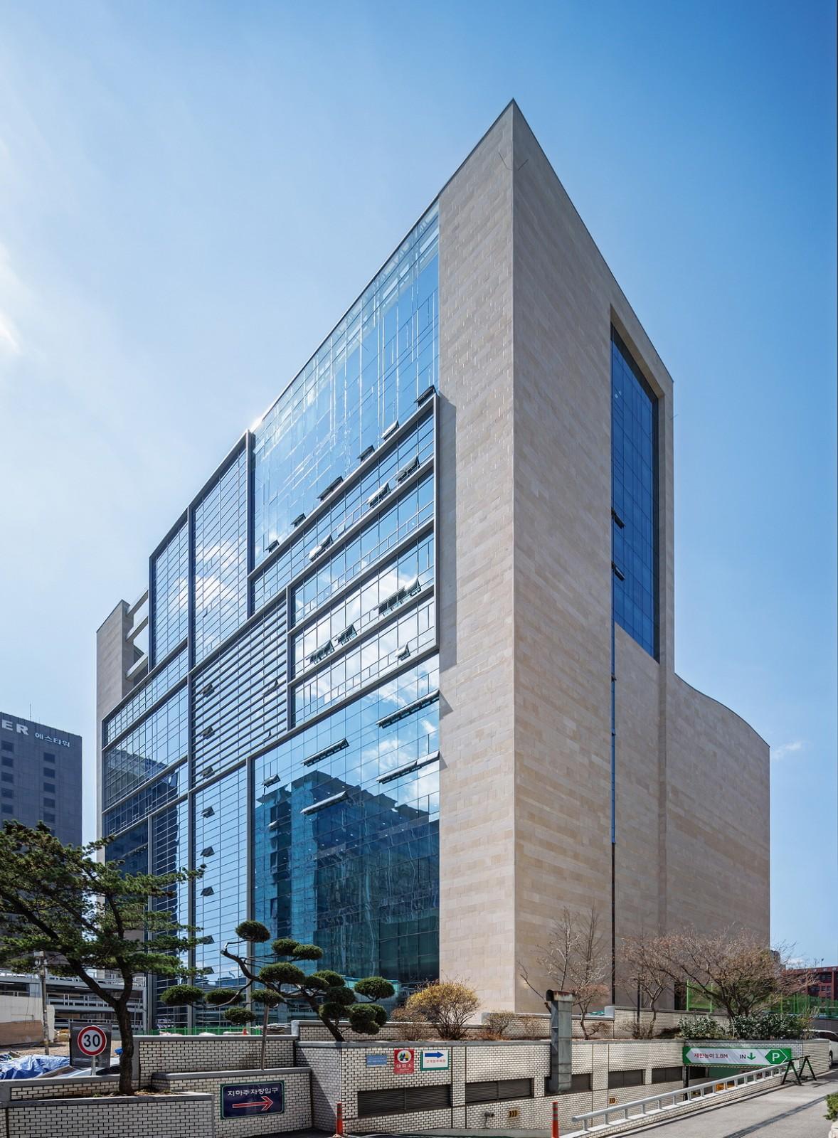 Saemoonan 弧形教堂，爱上帝也爱邻里街坊 / Seoinn Design Group + Lee Eunseok