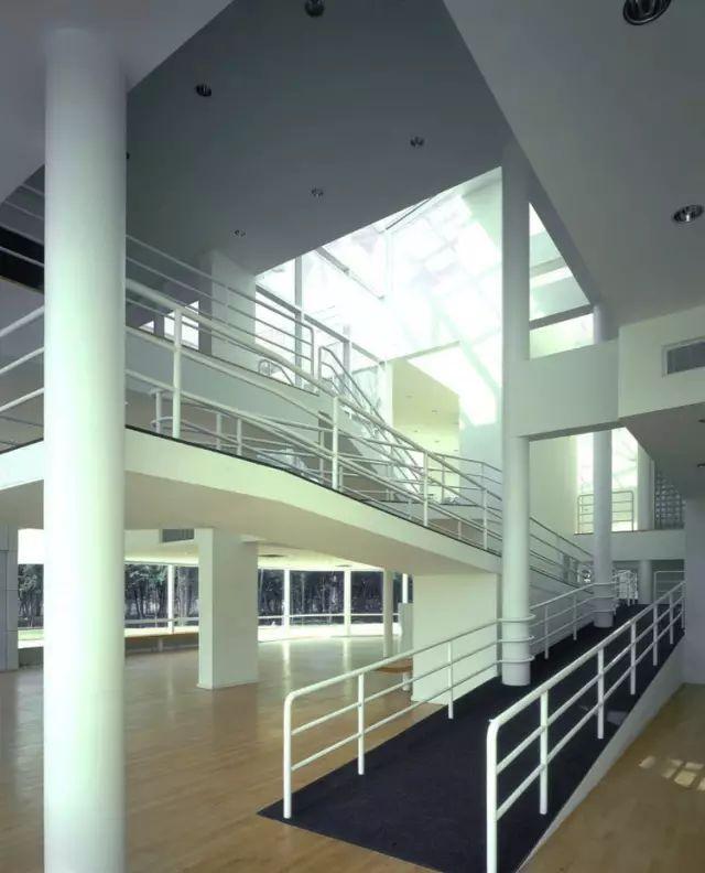 理查德·迈耶 ——​ The Atheneum 社区文化馆 | 案例分析
