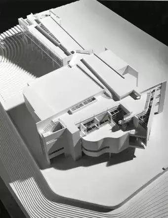 理查德·迈耶 ——​ The Atheneum 社区文化馆 | 案例分析