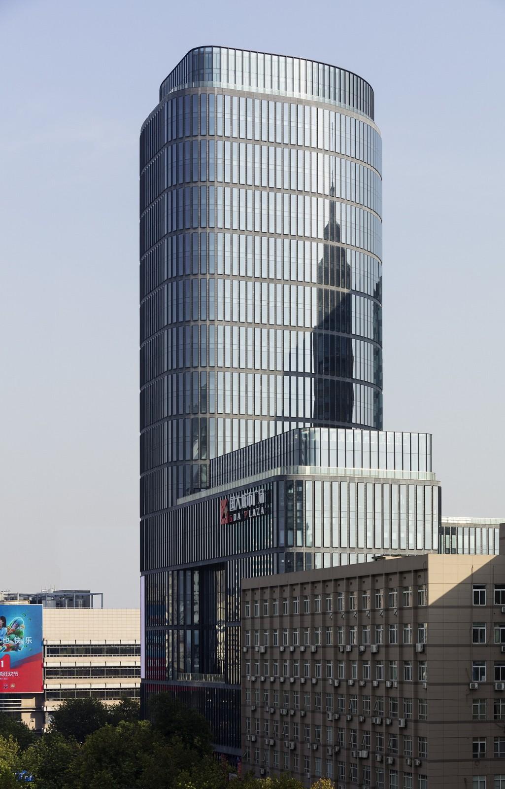 以一袭华丽的着装归来：杭州国大城市广场 / gmp
