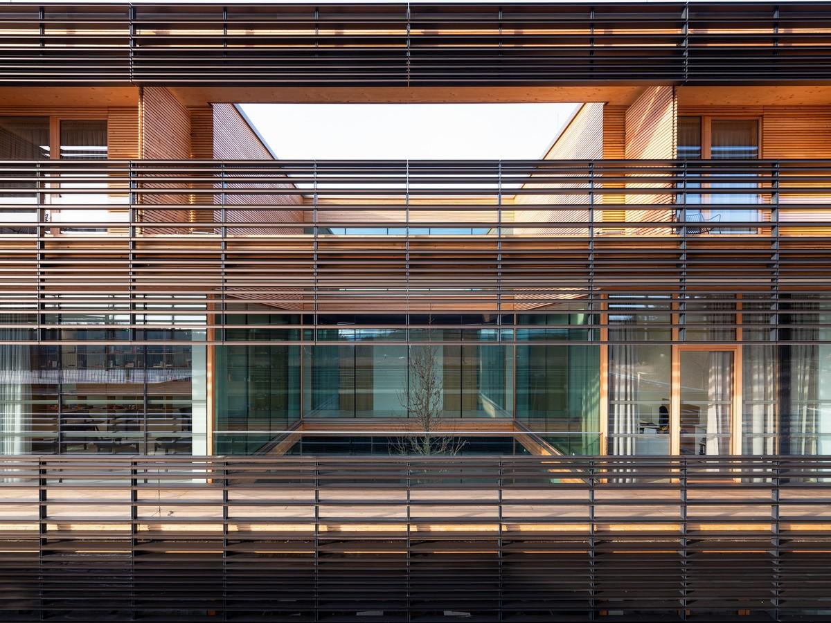 错落于丘陵原野之上的疗养中心 / Dietger Wissounig Architekten