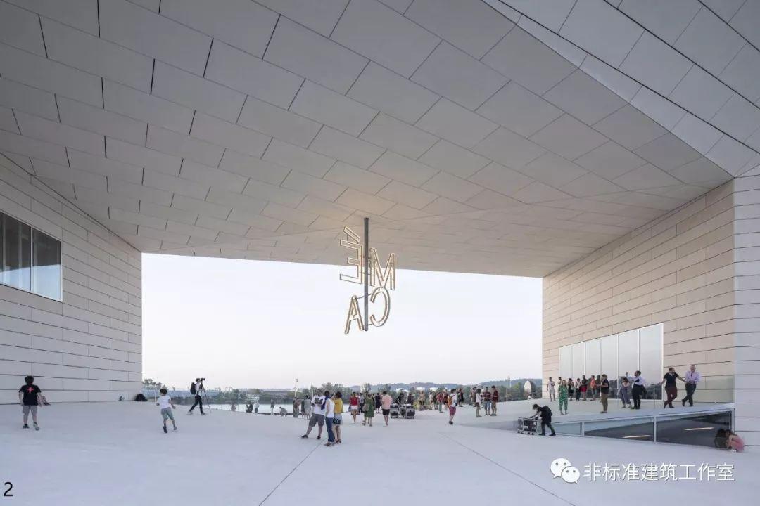 建筑迎来了不仅答案不real，连问题都不real的时代