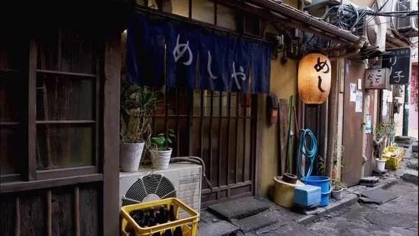 以设计的视角看这部豆瓣评分9.2的深夜食堂与国产深夜食堂有何区别？