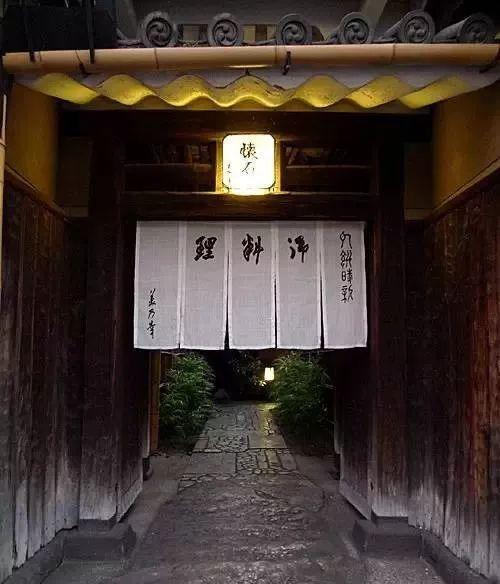 以设计的视角看这部豆瓣评分9.2的深夜食堂与国产深夜食堂有何区别？