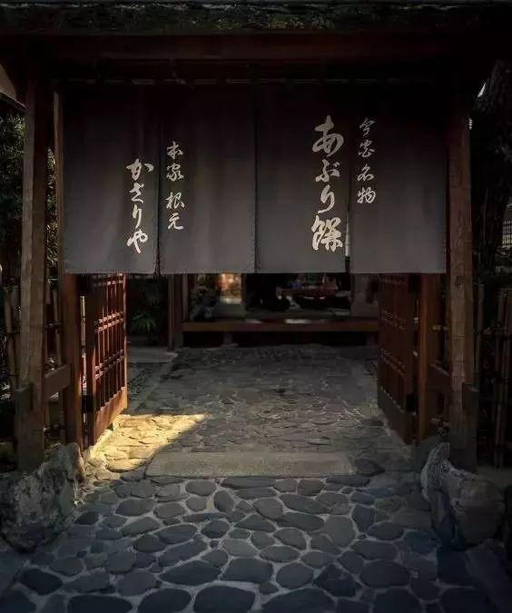 以设计的视角看这部豆瓣评分9.2的深夜食堂与国产深夜食堂有何区别？