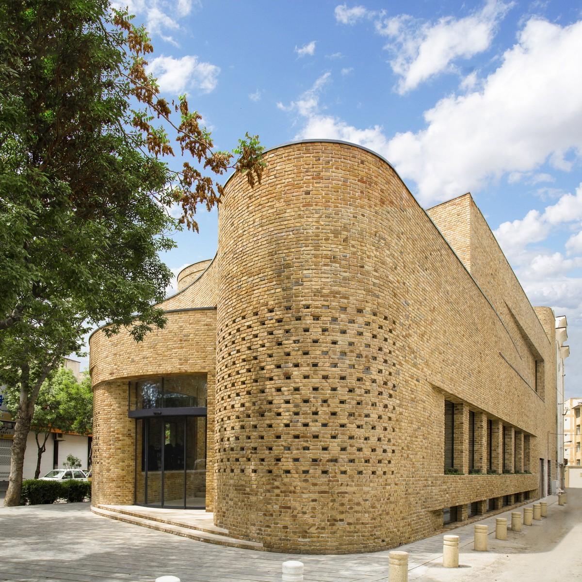 在社会纷争中保留文明的最后尊严：Cheshm-o-Cheragh集市 / ABAR Office
