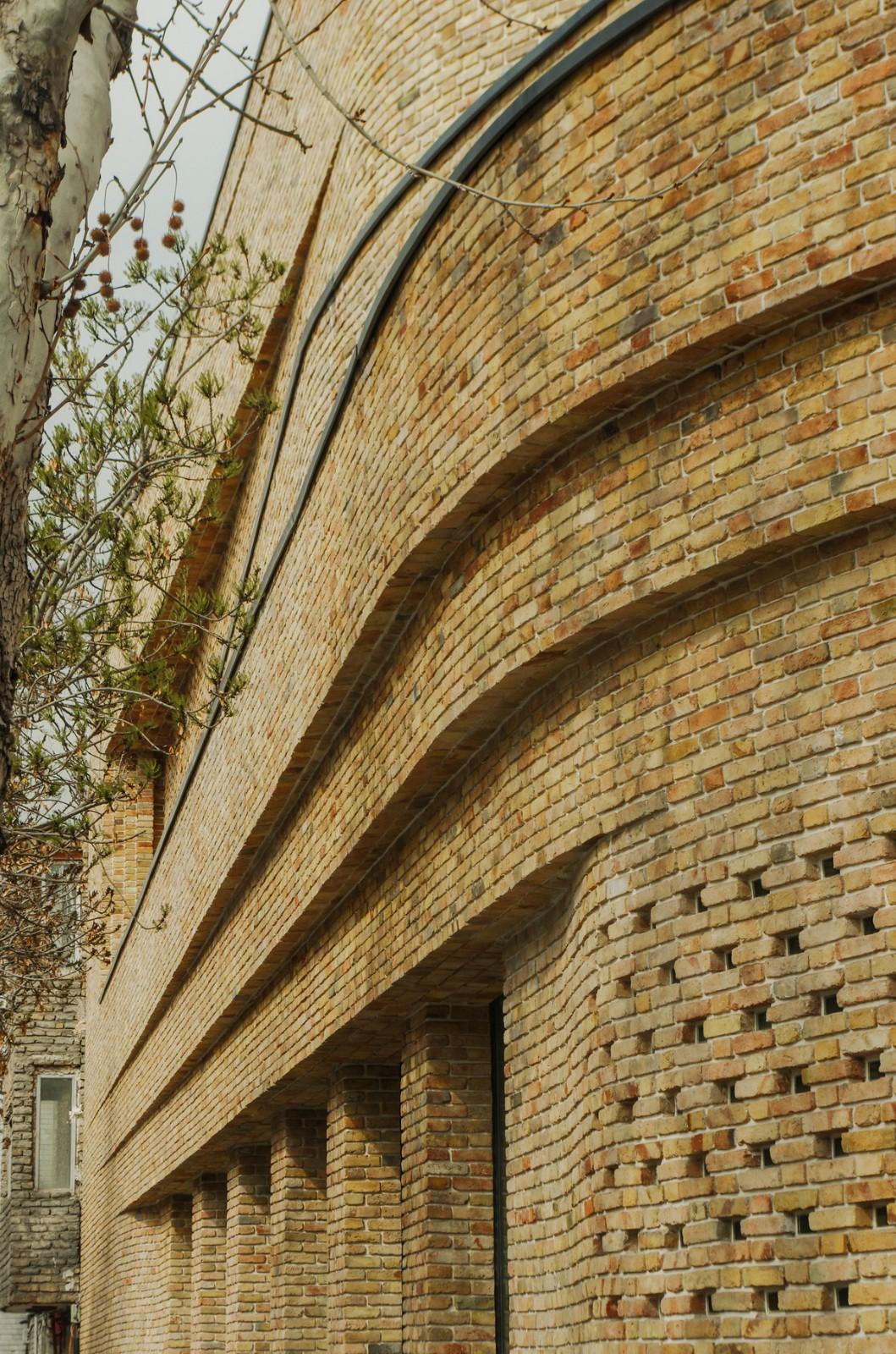 在社会纷争中保留文明的最后尊严：Cheshm-o-Cheragh集市 / ABAR Office