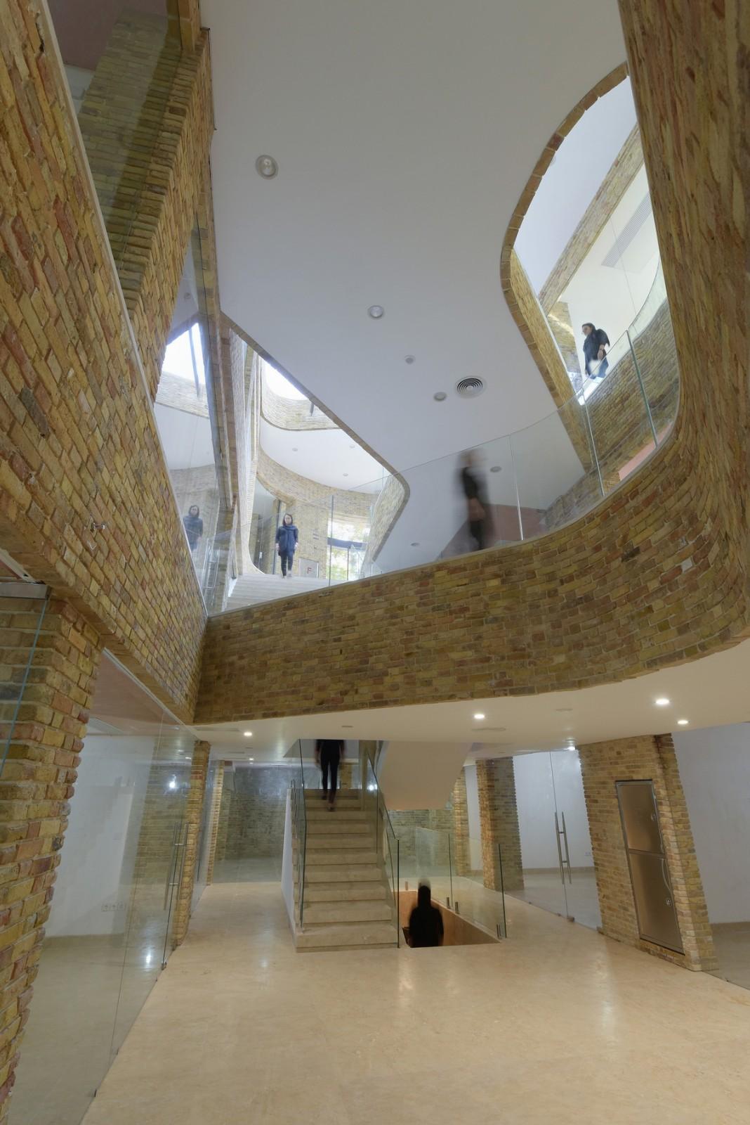 在社会纷争中保留文明的最后尊严：Cheshm-o-Cheragh集市 / ABAR Office