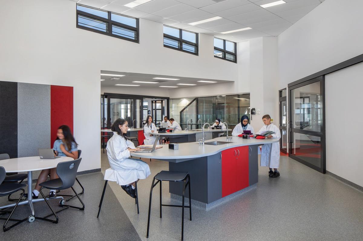 埃德加斯克里克中学，墨尔本 / Brand Architects