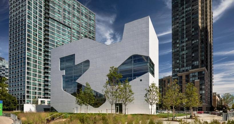 steven-holl-hunters-point-library-queens-new-york-designboom-02.webp.jpg