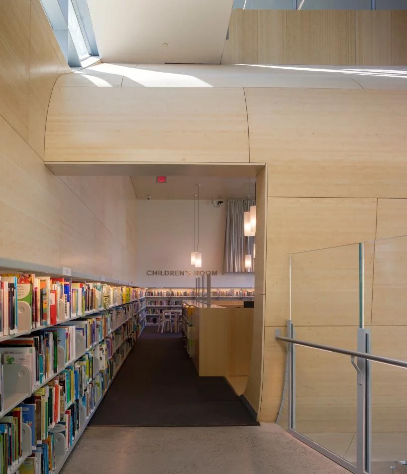 steven-holl-hunters-point-library-queens-new-york-designboom-09.webp.jpg