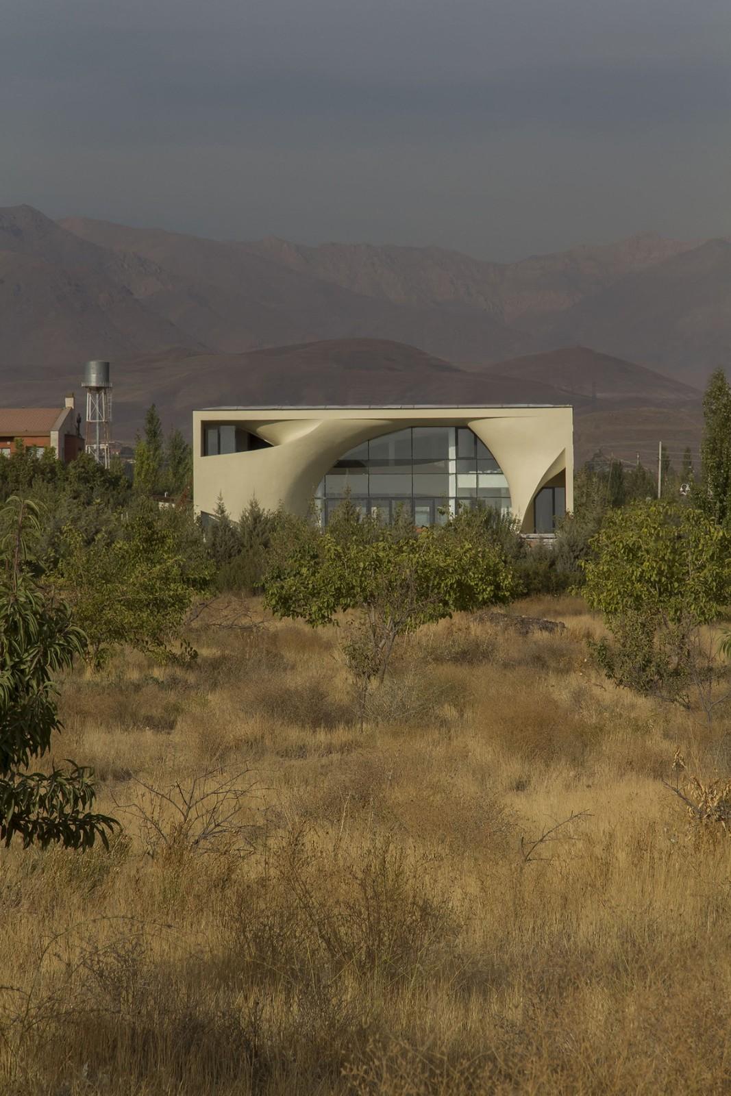 理性之下，飘逸优雅：库萨别墅 / Next Office–Alireza Taghaboni