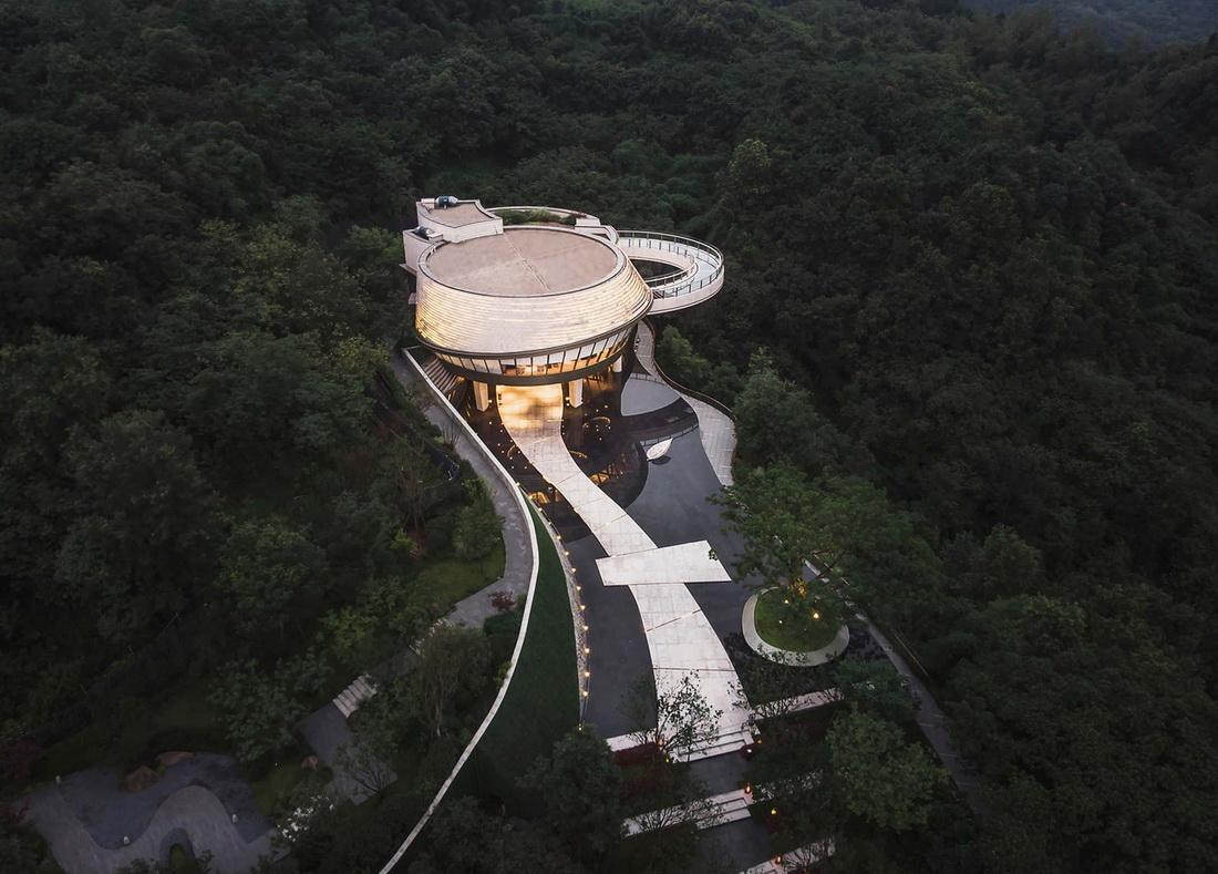 镶嵌于山顶密林里的一颗宝石：重庆舜山府“The LOOP” / LWK + PARTNERS