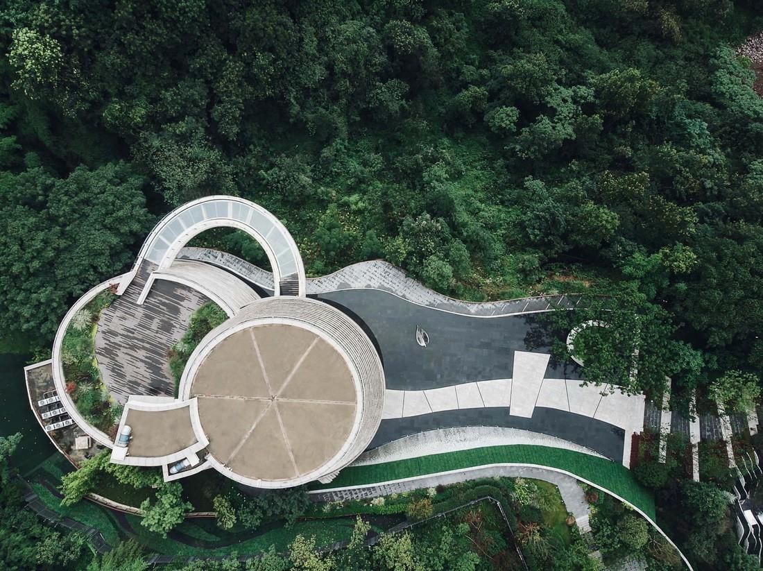 镶嵌于山顶密林里的一颗宝石：重庆舜山府“The LOOP” / LWK + PARTNERS