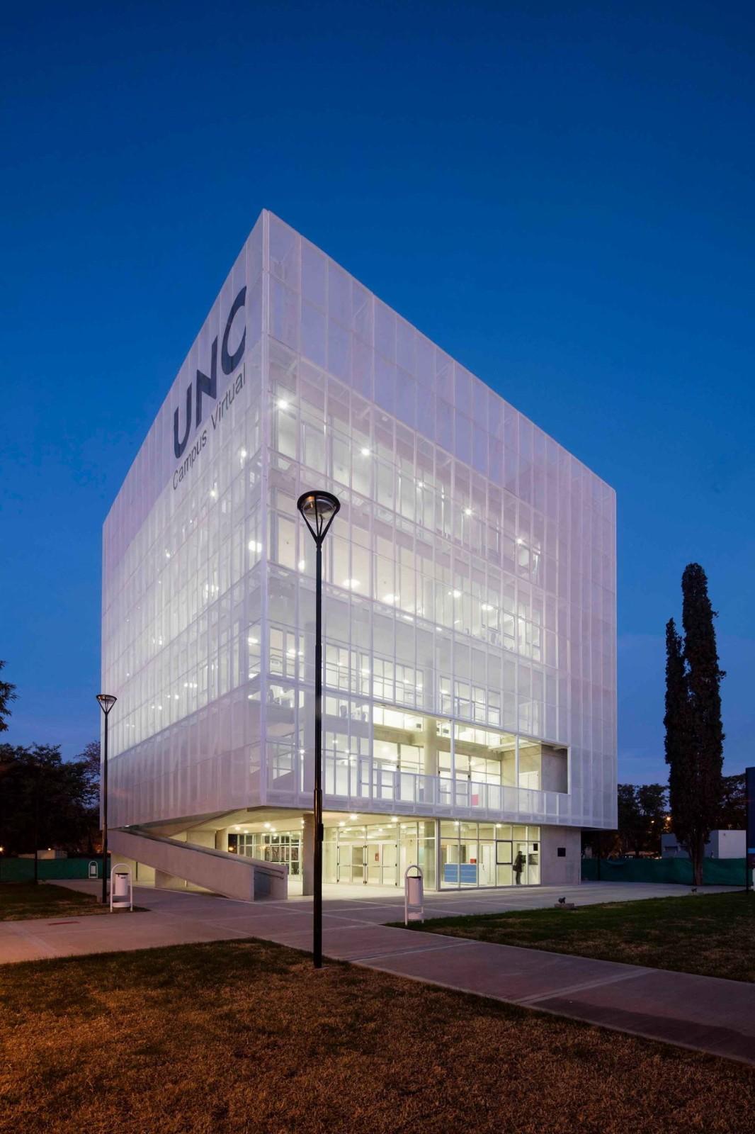 北卡罗来纳大学“虚拟”大楼 / Deriva Taller de Arquitectura + Guillermo Mir + Jesica Grötter