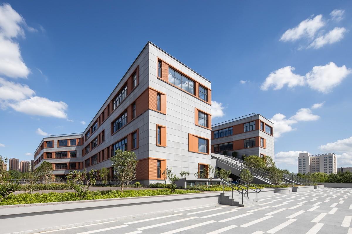 上海托马斯实验学校——一座走班制的人文科技校园 / 同济大学建筑设计研究院