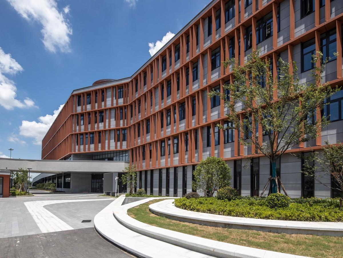 上海托马斯实验学校——一座走班制的人文科技校园 / 同济大学建筑设计研究院