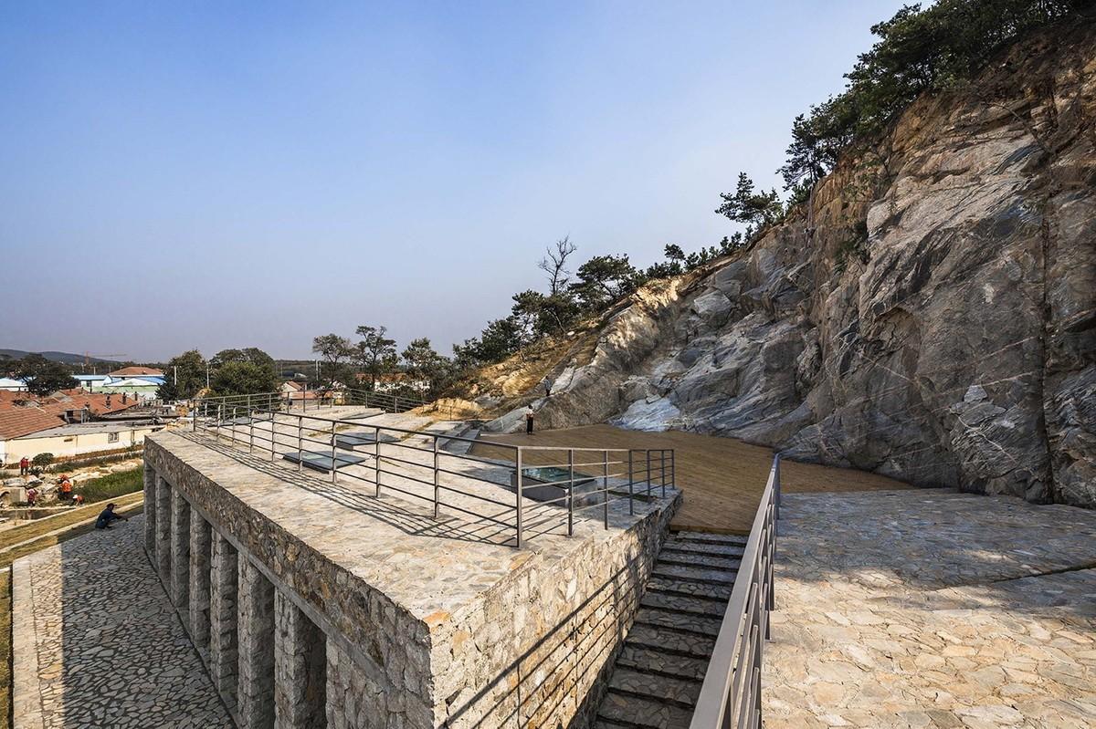 隐于自然，朝向岁月：石窝剧场 / 三文建筑 / 何崴工作室