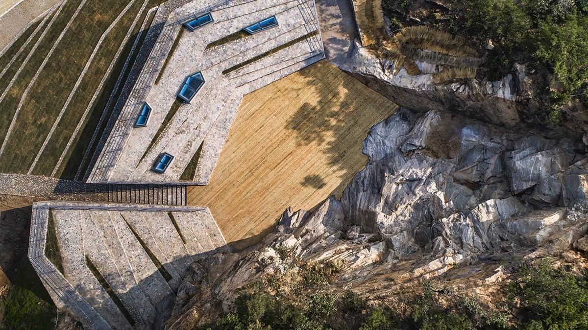 隐于自然，朝向岁月：石窝剧场 / 三文建筑 / 何崴工作室