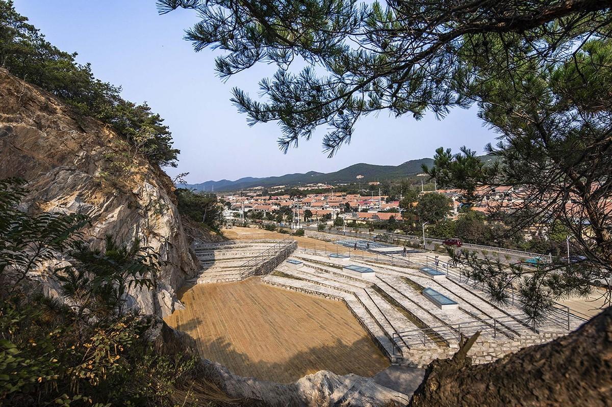 隐于自然，朝向岁月：石窝剧场 / 三文建筑 / 何崴工作室