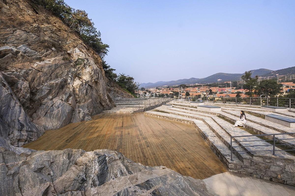 隐于自然，朝向岁月：石窝剧场 / 三文建筑 / 何崴工作室
