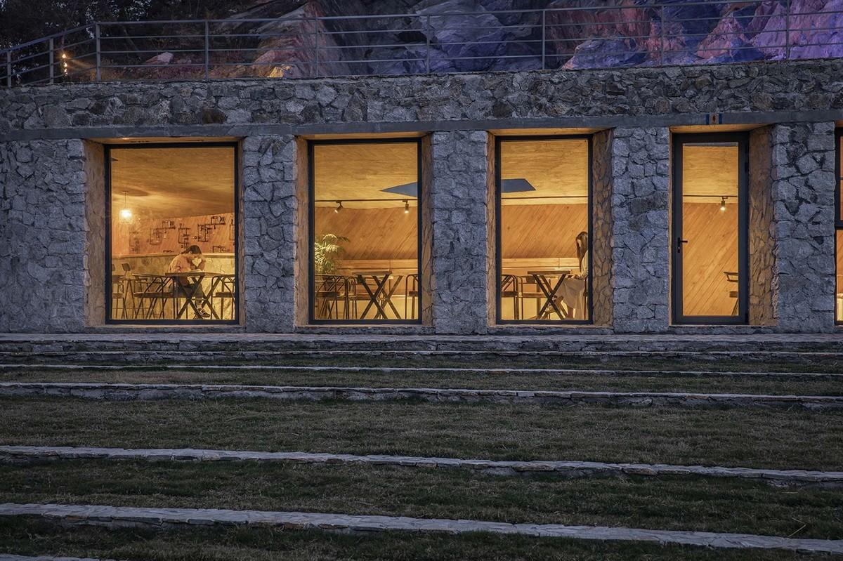 隐于自然，朝向岁月：石窝剧场 / 三文建筑 / 何崴工作室