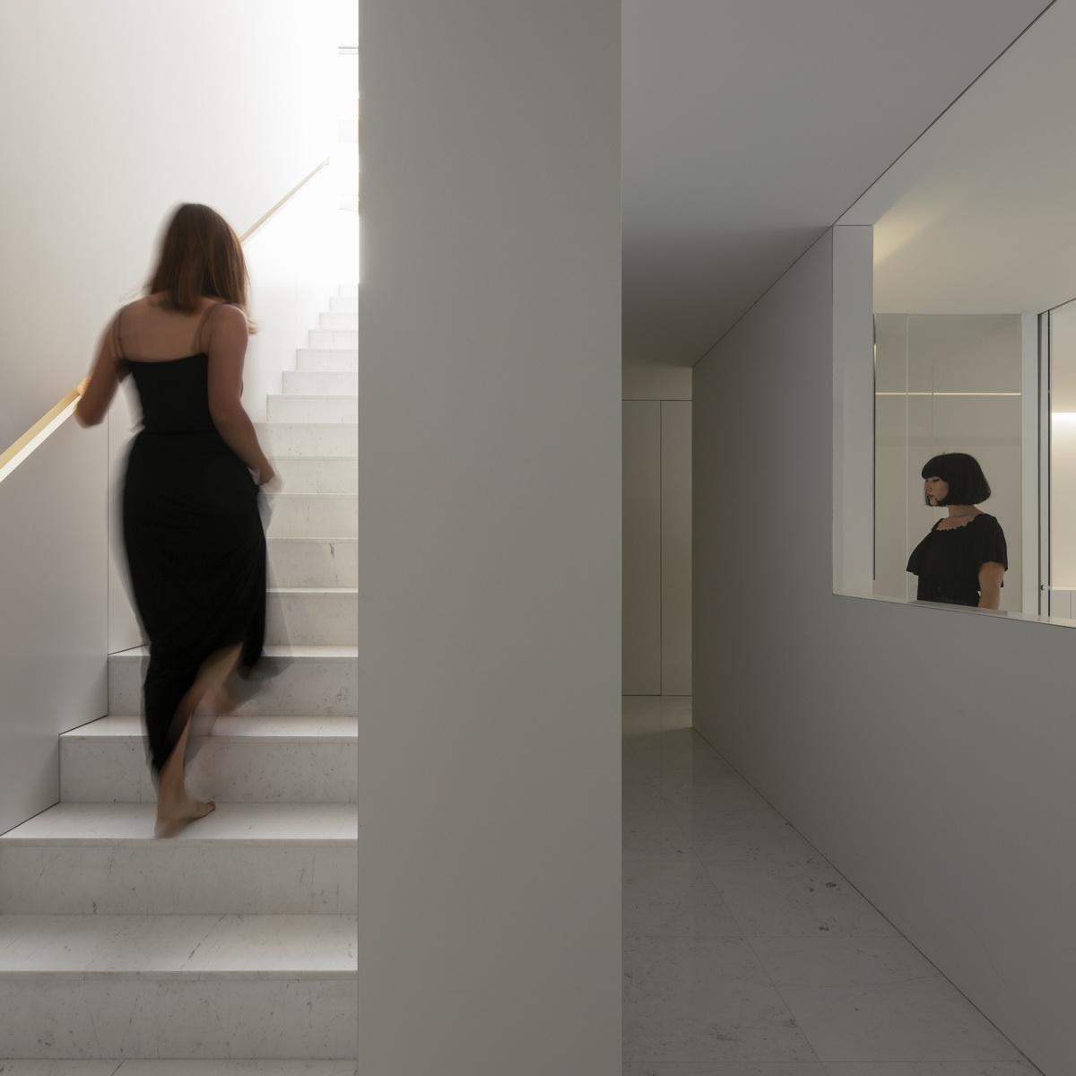 在天空与大海的深邃里，纵享田园诗般纯净：“水平线”别墅 / Fran Silvestre Arquitectos