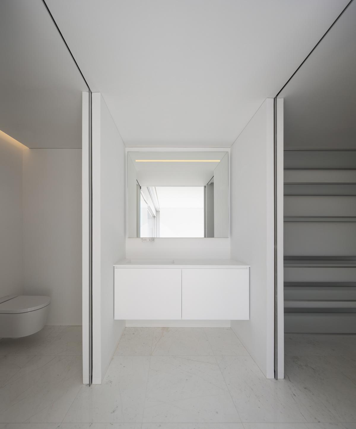 在天空与大海的深邃里，纵享田园诗般纯净：“水平线”别墅 / Fran Silvestre Arquitectos