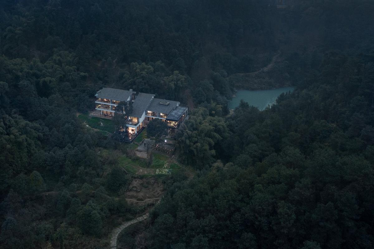 虎峰山·寺下山隐民宿 / 悦集建筑设计事务所