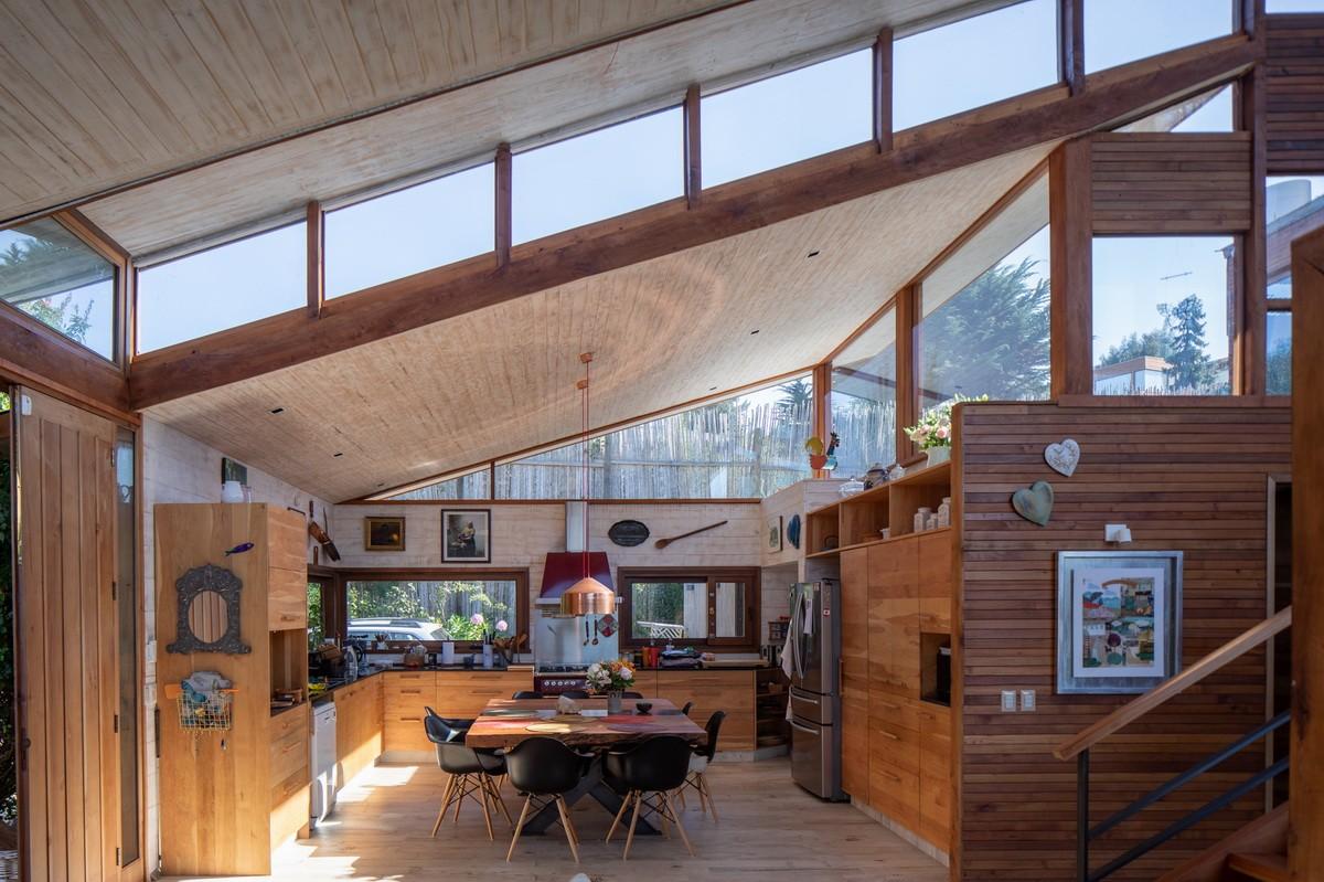 一抹暖色，隐于青葱：智利RH别墅 / Julio Zegers Arquitectos