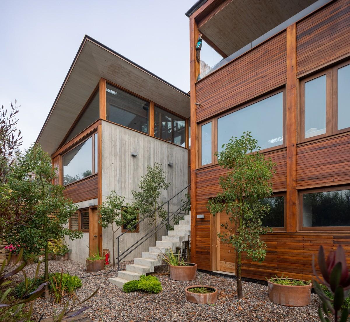 一抹暖色，隐于青葱：智利RH别墅 / Julio Zegers Arquitectos