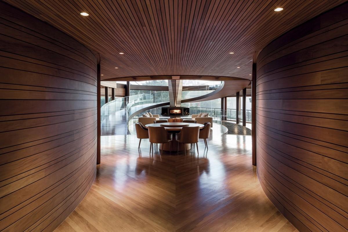 如风中枯叶，翩跹而落：巴西松树住宅 / Mareines Arquitetura