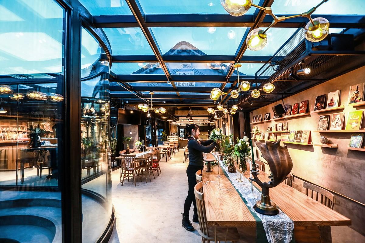 合院里的书店——全民畅读文化空间 / hyperSity