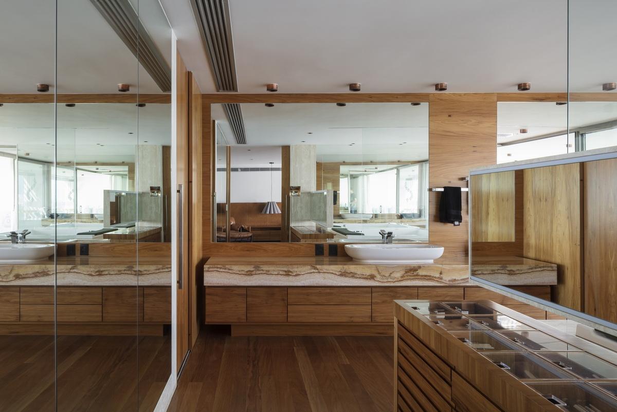 屋顶”浪花“，对望大西洋：巴西波浪住宅 / Mareines Arquitetura