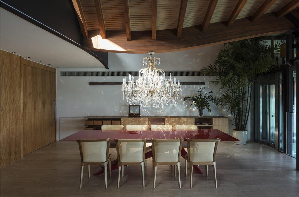 屋顶”浪花“，对望大西洋：巴西波浪住宅 / Mareines Arquitetura