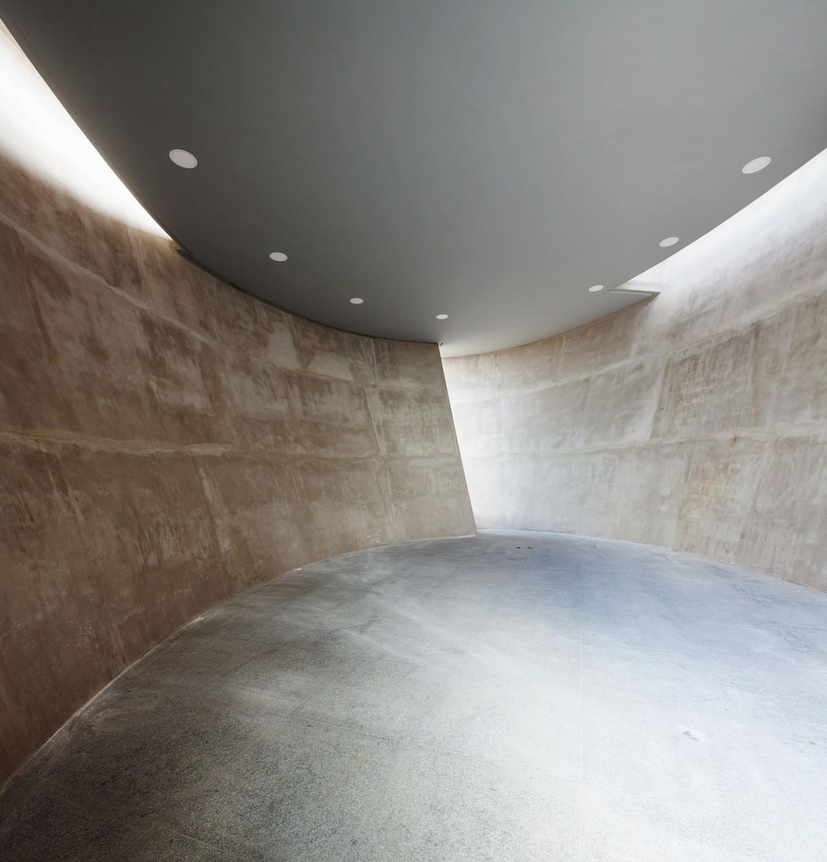 新塞拉纳教堂，简洁曲面几何诠释神性 / Kruchin Arquitetura