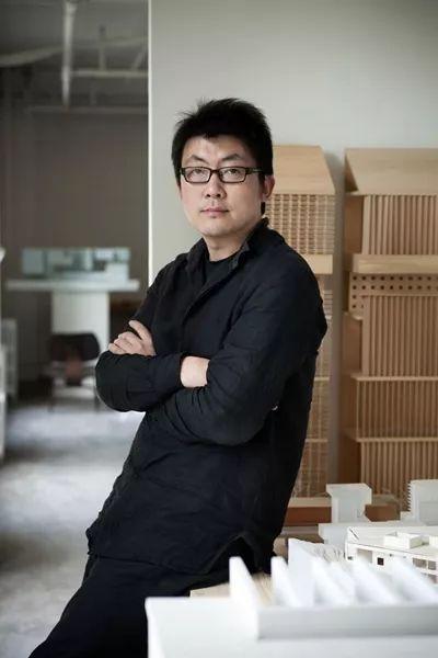 中国建筑师董功获颁法国建筑科学院院士