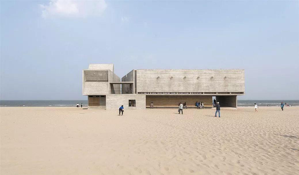 中国建筑师董功获颁法国建筑科学院院士