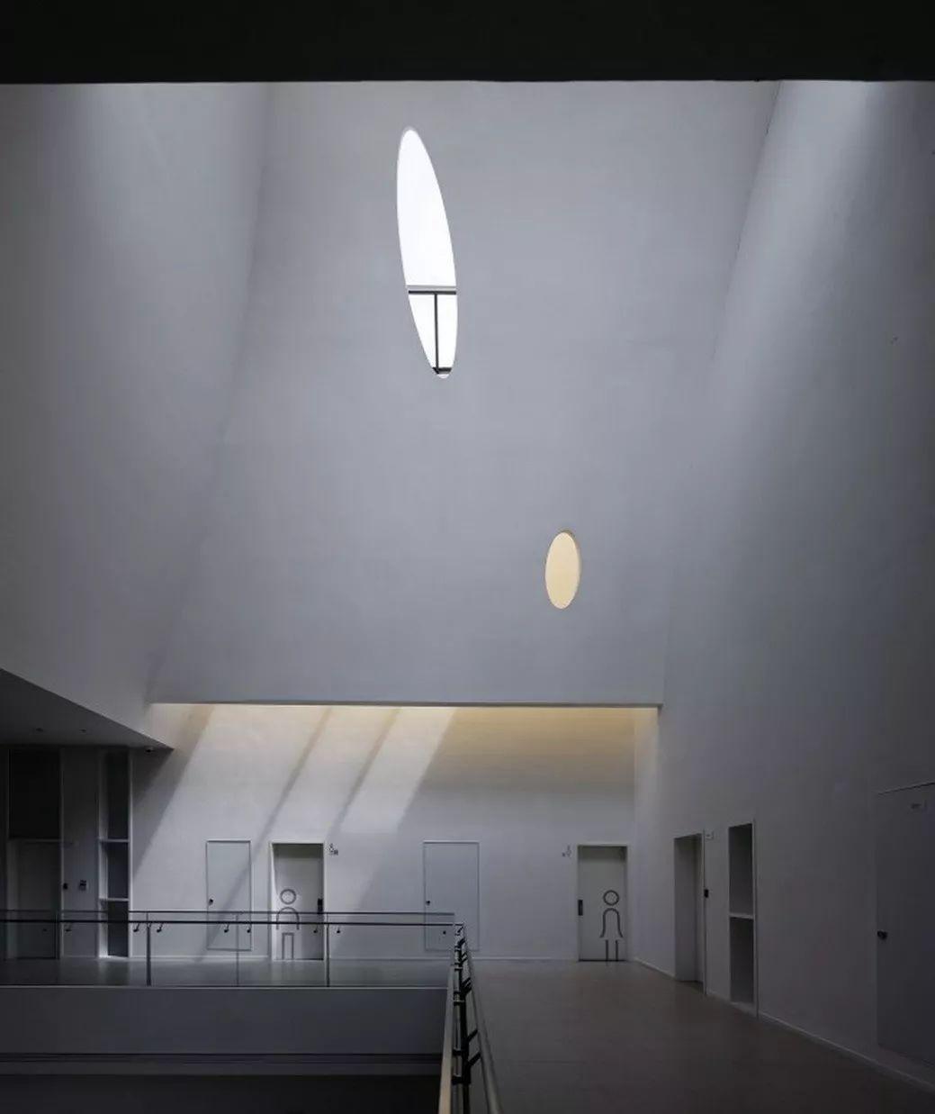 中国建筑师董功获颁法国建筑科学院院士