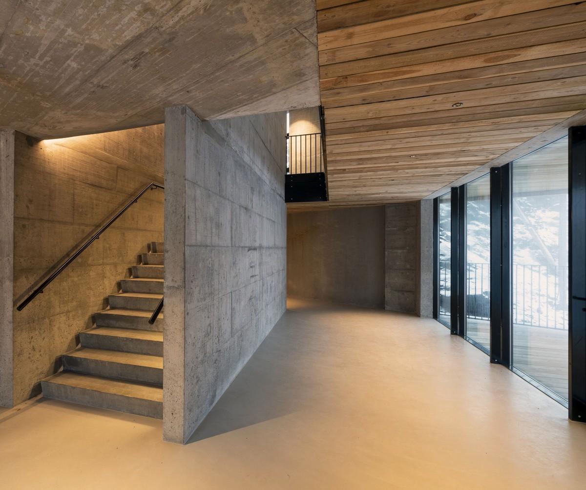 守护峡湾的巨石：冰岛东博尔加峡湾游客中心 / Andersen & Sigurdsson Architects