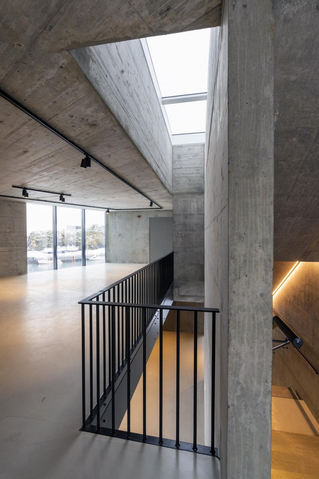 守护峡湾的巨石：冰岛东博尔加峡湾游客中心 / Andersen & Sigurdsson Architects