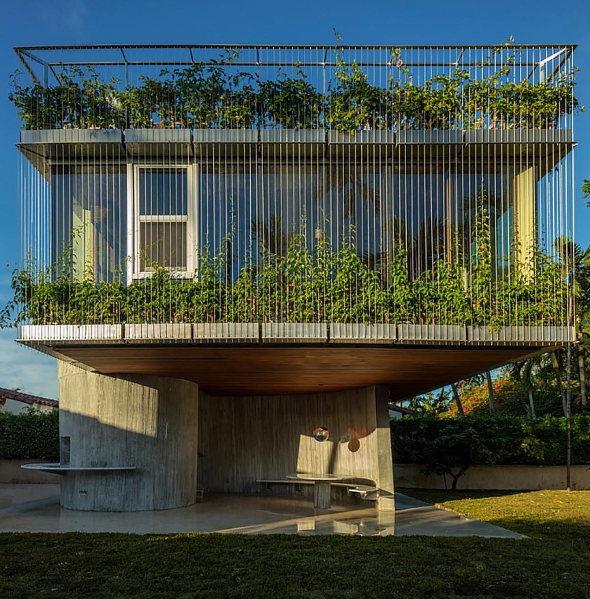 几何写意的混凝土雕塑：太阳轨迹住宅 / Christian Wassmann