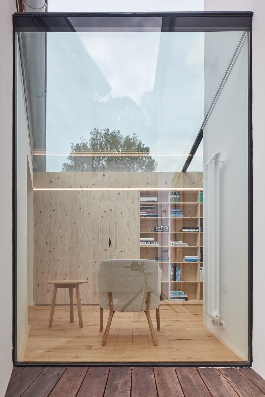 富于童趣的白色小房子：布拉格度假屋 / Atelier 111 Architekti
