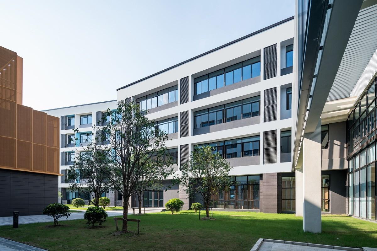 上海青浦协和双语学校 / 上海实现建筑设计事务所