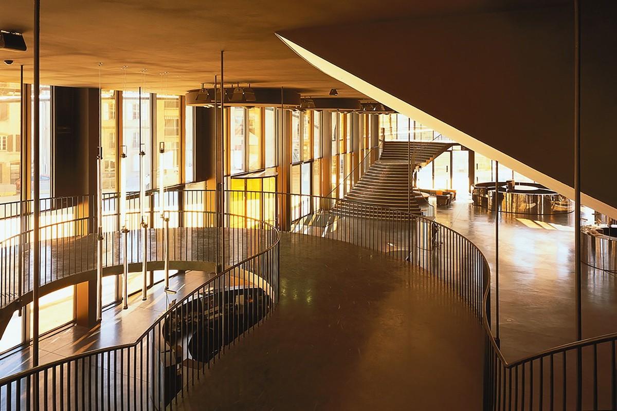 轻遮于空中巨幕之下：阿尔比大剧院 / Dominique Perrault Architecture