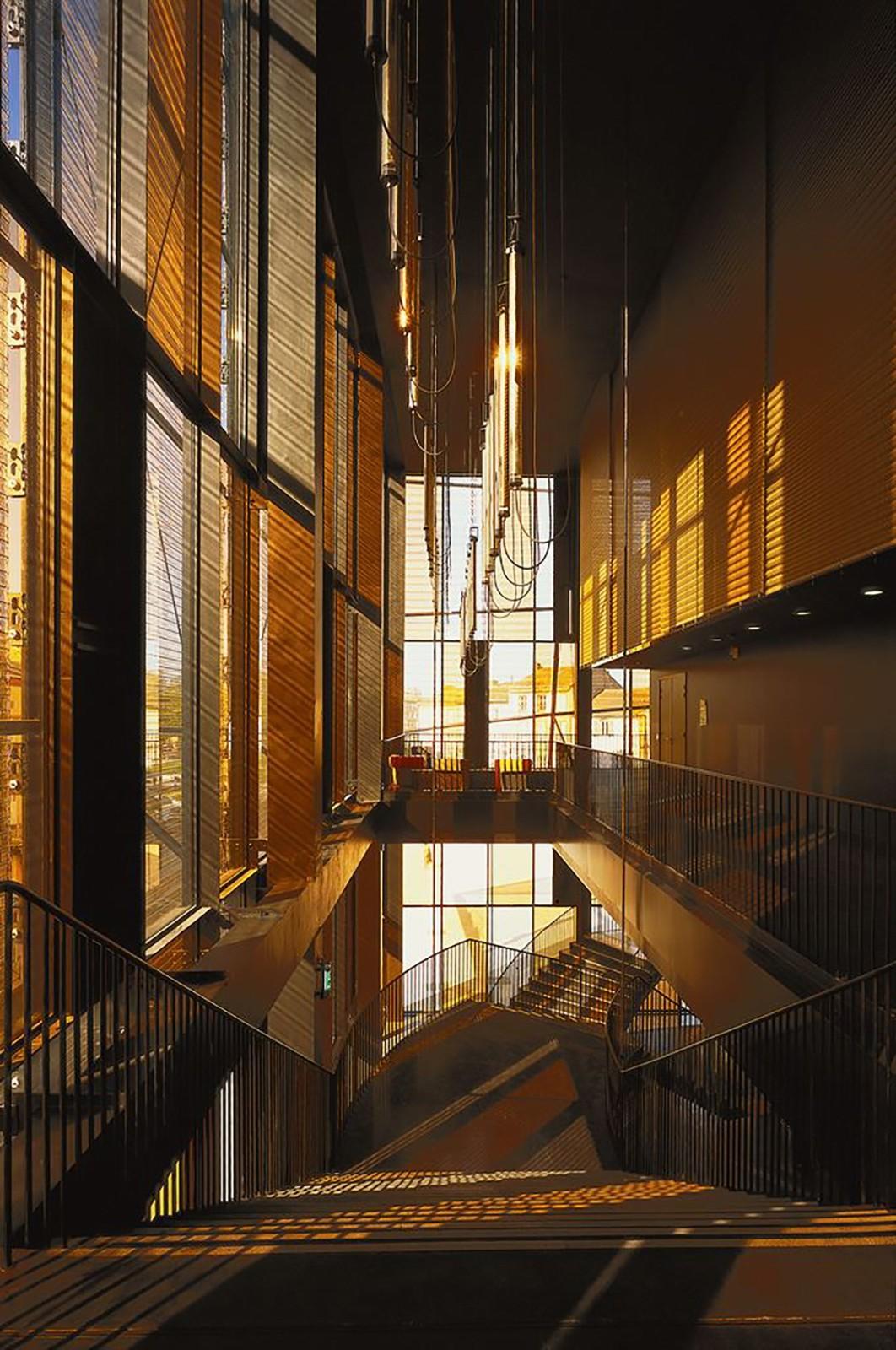 轻遮于空中巨幕之下：阿尔比大剧院 / Dominique Perrault Architecture