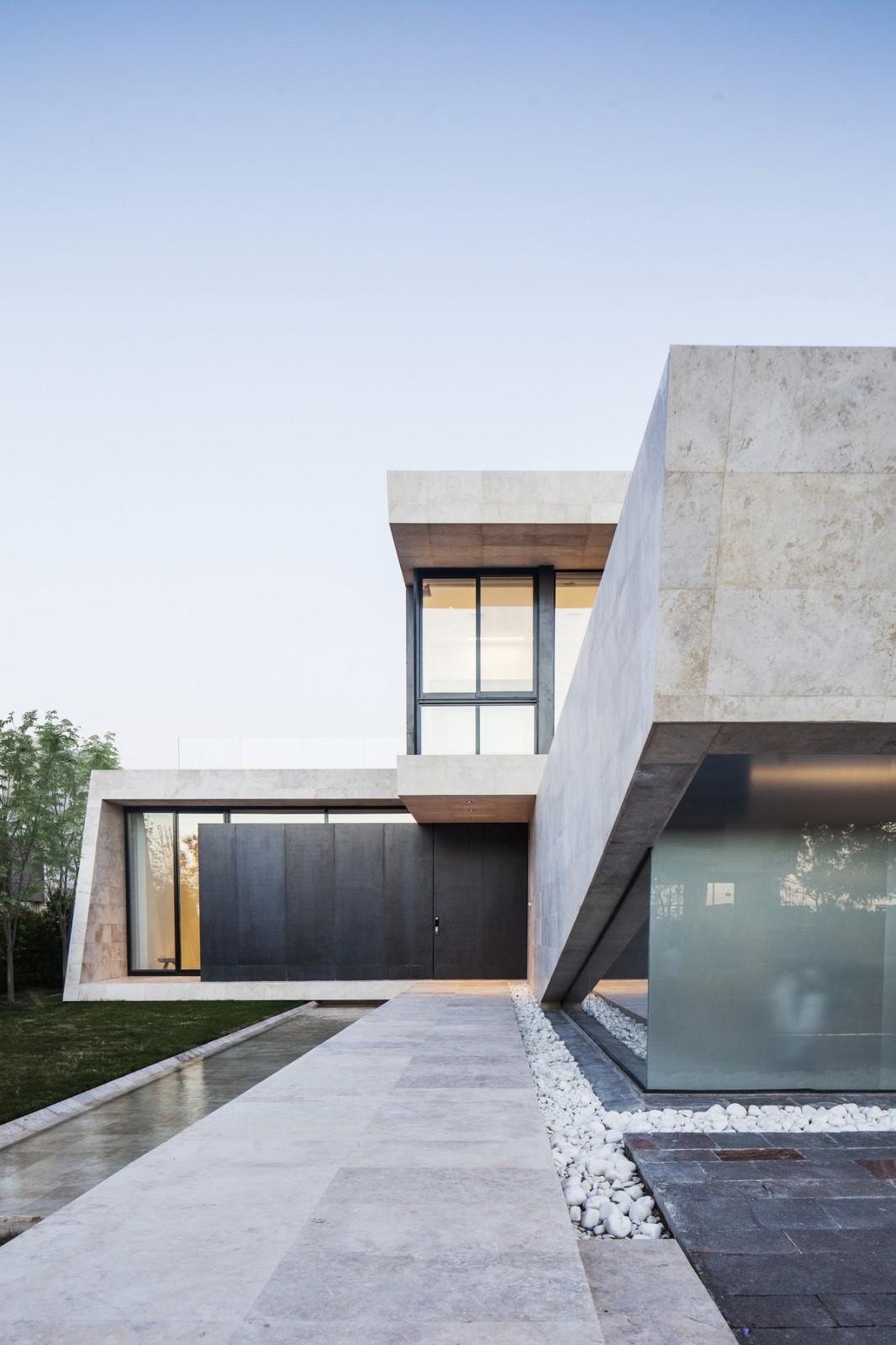 温暖纯粹的解构：大理石住宅 / OON Architecture