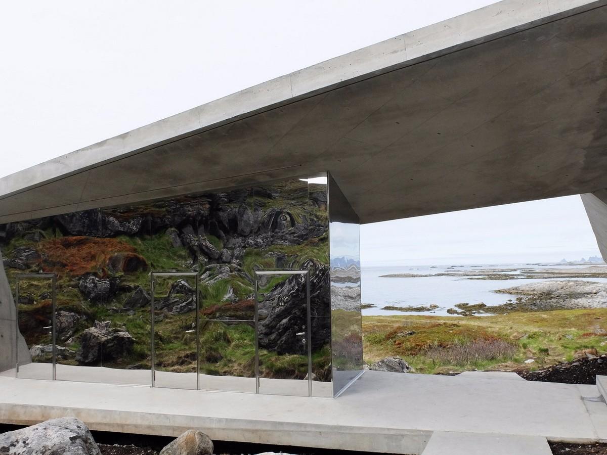 在折叠混凝土上观海：错乱岩层上的游客中心 / MORFEUS arkitekter